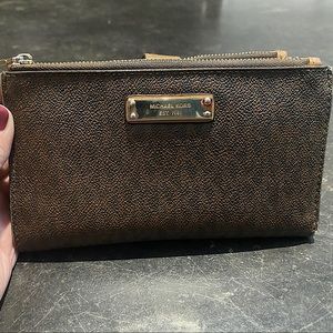 MICHAEL KORS SIGNATURE JET SET DOUBLE ZIP WRISTLET WALLET
